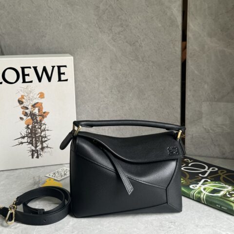 LOEWE 最新做法puzzle金扣经典黑 0681