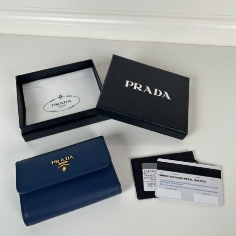PRADA P家➡️女士十字纹短夹，原单品质，型号1MH025