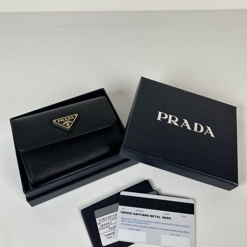 PRADA P家➡️女士十字纹短夹，原单品质，型号1MH025