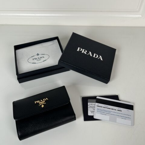 PRADA P家➡️女士十字纹短夹，原单品质，型号1MH025