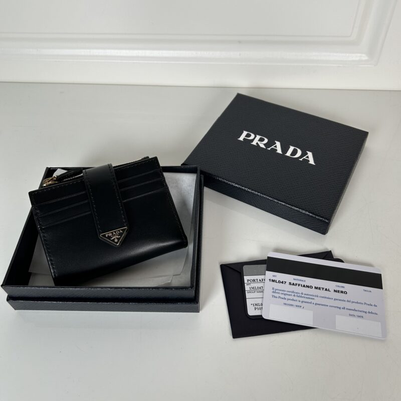 PRADA P家➡️最新三角微标卡包,型号1ML047,Saffiano进口小牛皮
