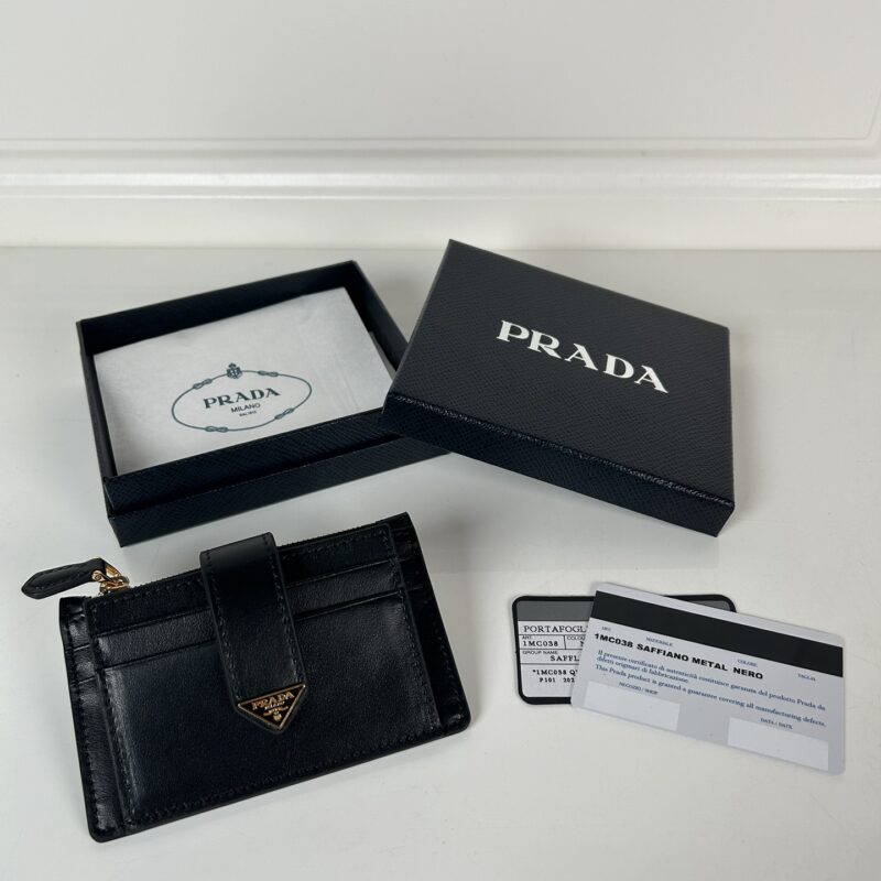 PRADA P家➡️最新三角微标卡包,型号1MC038,进口平纹小牛皮