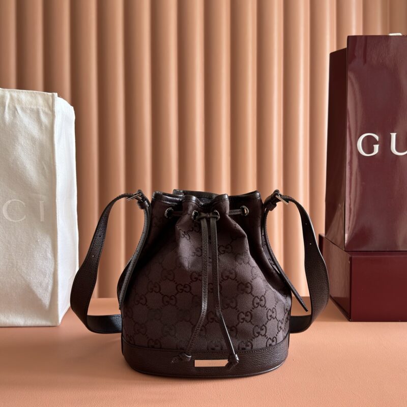 GUCCI Generation 系列深入探索品牌的典藏元素 型号：875237 石楠牛仔