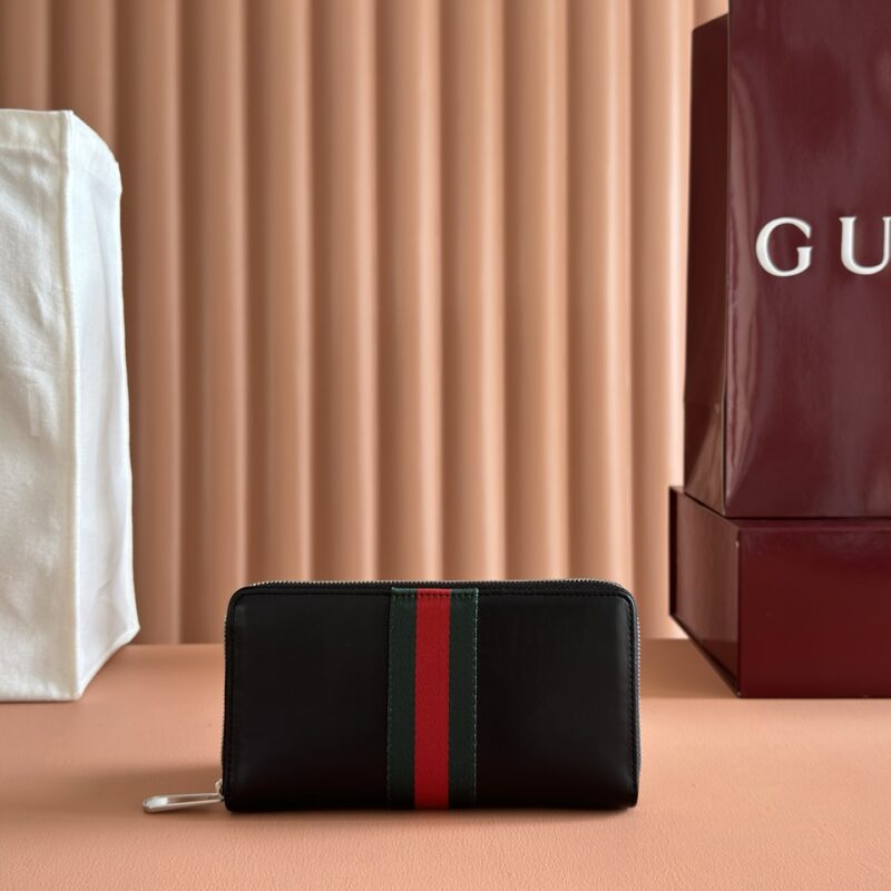 GUCCI 单品匠心点缀焕然一新的织带细节 型号: 867284 克皮