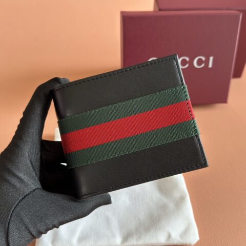 GUCCI 单品匠心点缀焕然一新的织带细节 型号: 867269 克皮