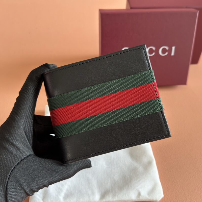 GUCCI 单品匠心点缀焕然一新的织带细节 型号: 867269 克皮
