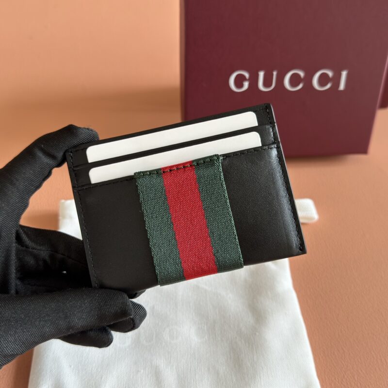 GUCCI 单品匠心点缀焕然一新的织带细节 型号: 867277 克皮