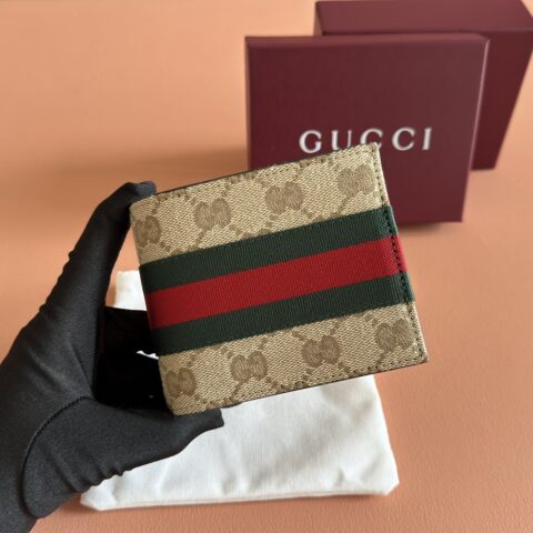 GUCCI 点缀焕然一新的红绿织带细节 型号: 867335 棕皮/帆布