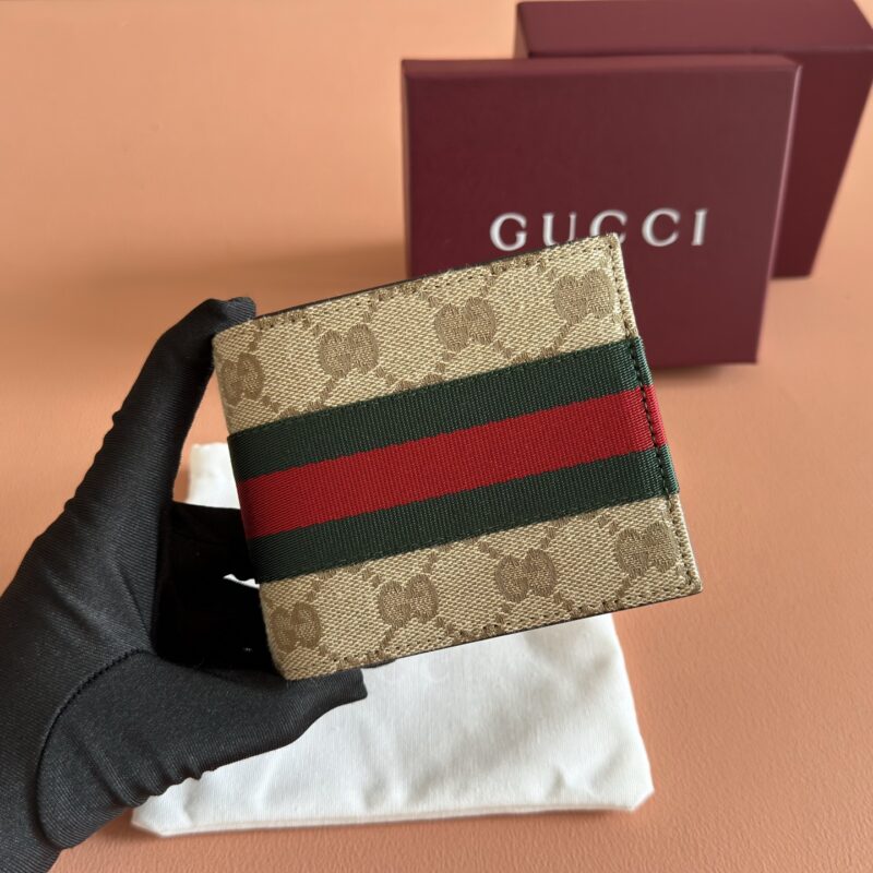 GUCCI 点缀焕然一新的红绿织带细节 型号: 867335 棕皮/帆布