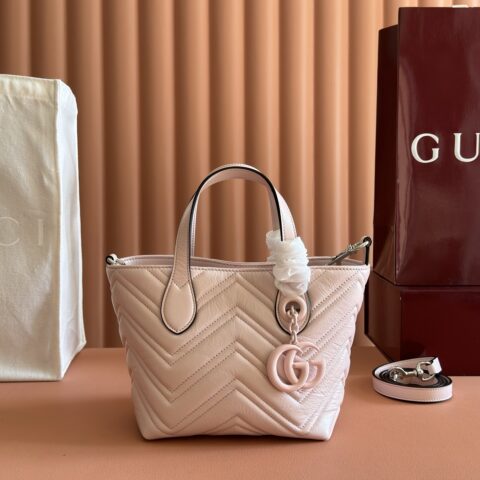 GUCCI GG Marmont系列 型号：855391 粉色/柔软皮