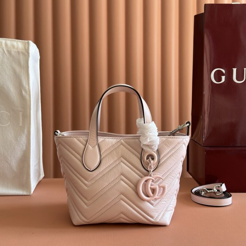 GUCCI GG Marmont系列 型号：855391 粉色/柔软皮