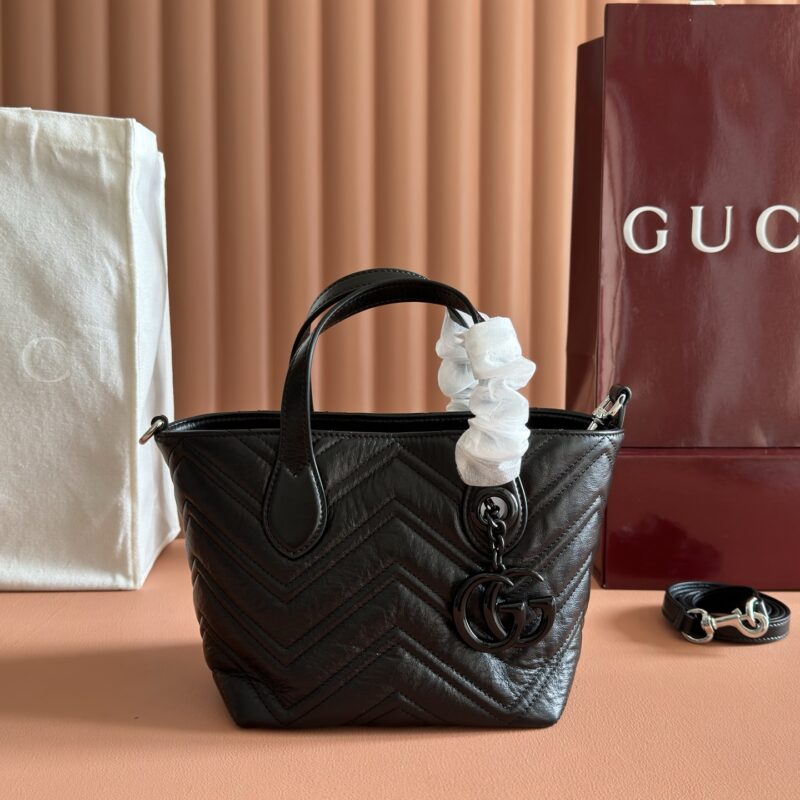 GUCCI GG Marmont系列 型号:855391 黑色/柔软皮