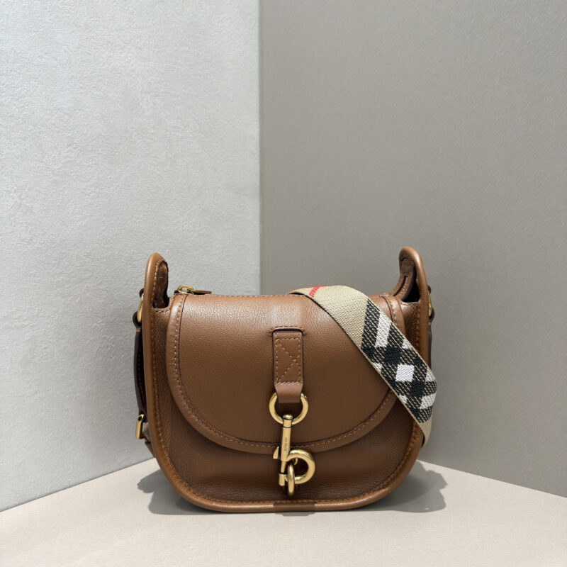 Burberry 迷你B 字型卡扣信使包 型号6931