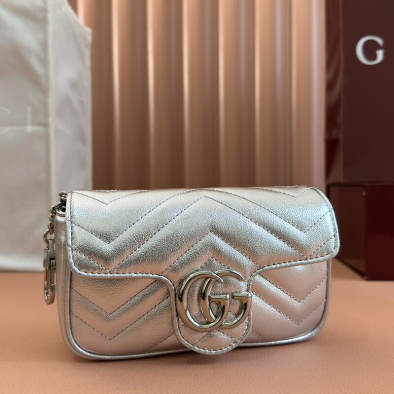 GUCCI GG Marmont系列超迷你手袋 型号：476433 银色