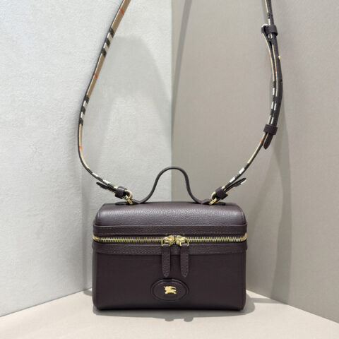 Burberry Bloomsbury 化妆包 型号5251