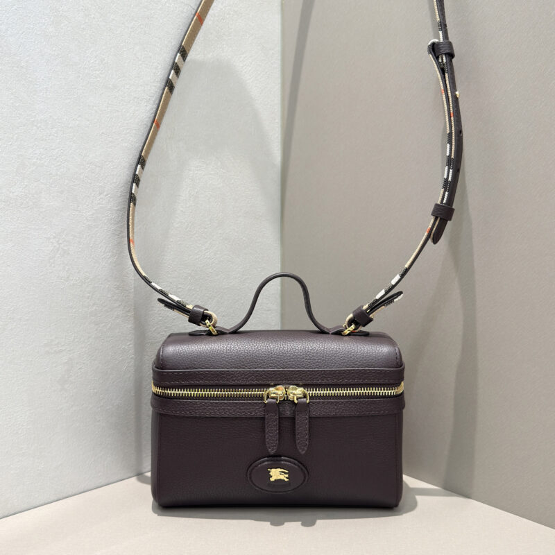 Burberry Bloomsbury 化妆包 型号5251