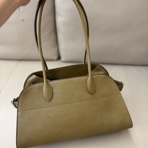 THE ROW Margaux Shoulder  型号：TR1220 马鞍皮 苔藓棕