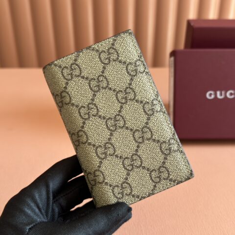 GUCCI GG Emblem系列 型号：821209 啡色