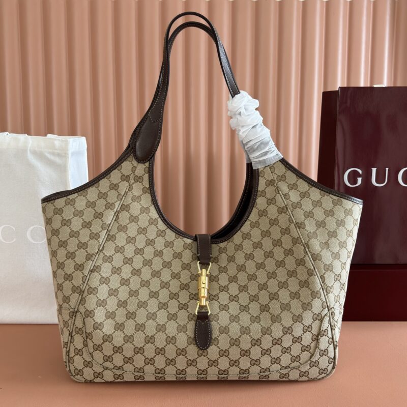 GUCCI 托特包甄选轻盈挺括的GG帆布打造 型号:870693 杏布/棕色