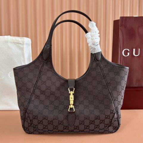 GUCCI 托特包甄选轻盈挺括的GG帆布打造 型号:866645 杏布/棕色