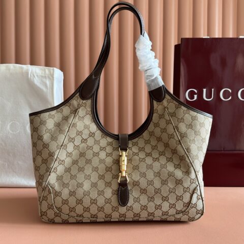 GUCCI 托特包甄选轻盈挺括的GG帆布打造 型号:866645 杏布/棕色