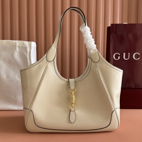 GUCCI 托特包甄选轻盈挺括的GG帆布打造 型号:866645