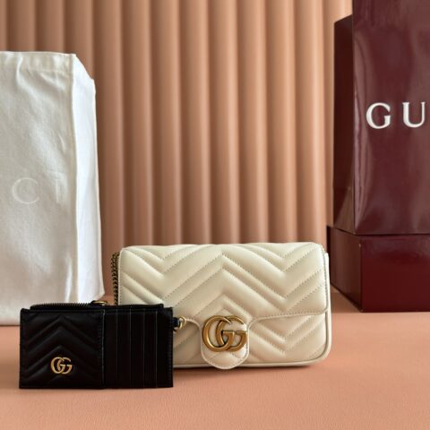 GUCCI GG Marmont系列饰卡包迷你链条钱包 型号：751526