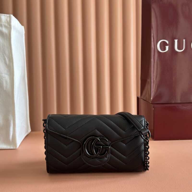 GUCCI GG Marmont系列饰卡包迷你链条钱包 型号：858924 黑色羊皮