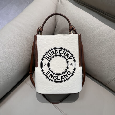 Burberry B家马术风格的棉质帆布水桶包 型号9491