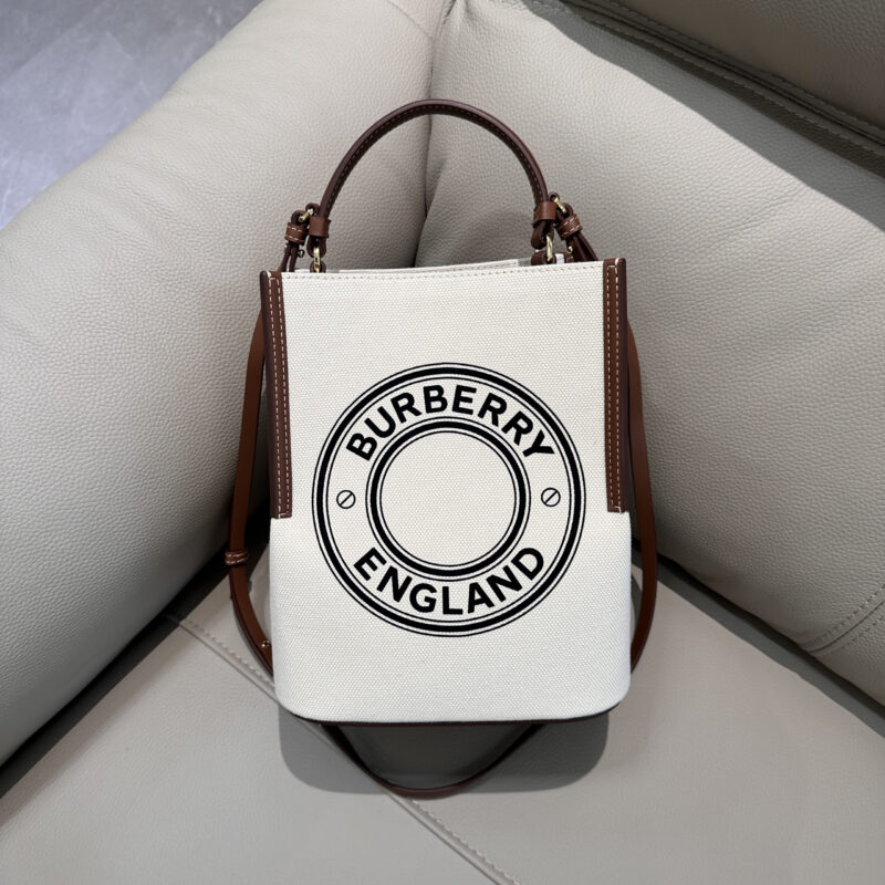 Burberry B家马术风格的棉质帆布水桶包 型号9491