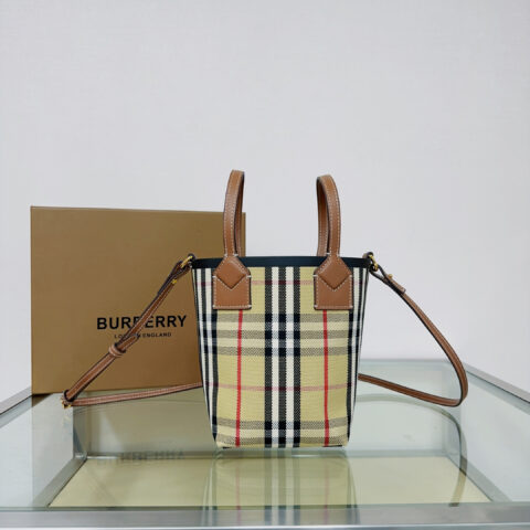 Burberry B家最新精巧托特包 型号4611