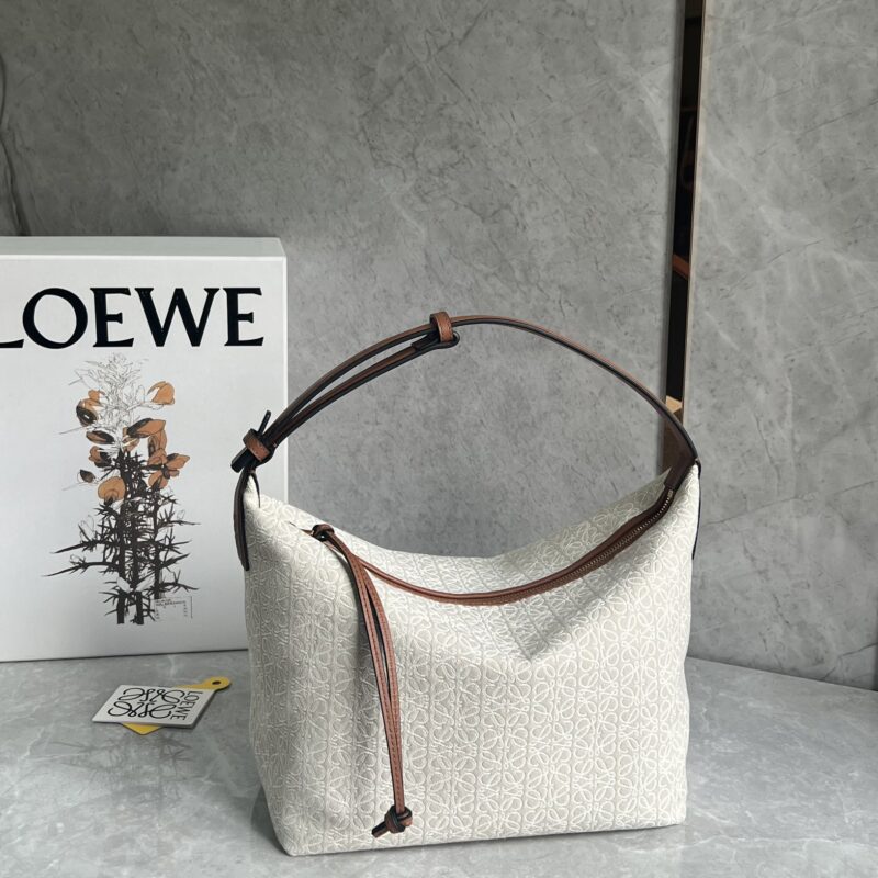 LOEWE  Cubi绣花腋下包 0558