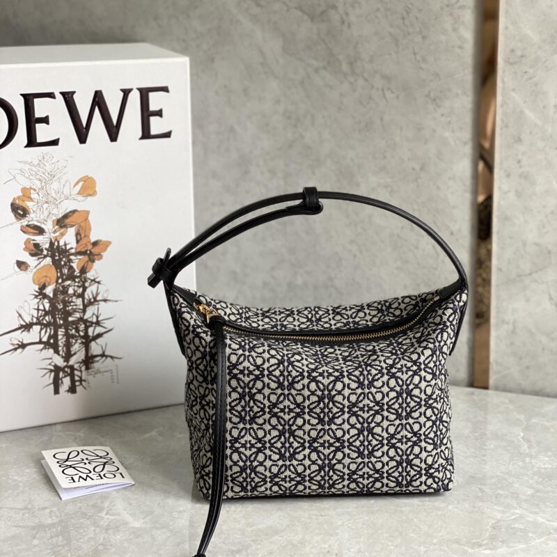 LOEWE Cubi绣花腋下包 0559