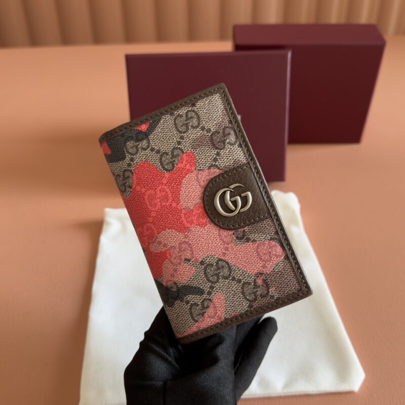 GUCCI 长款卡片夹以大理石纹GG字母图案涂层织物打造 型号：834691 红迷彩/pvc