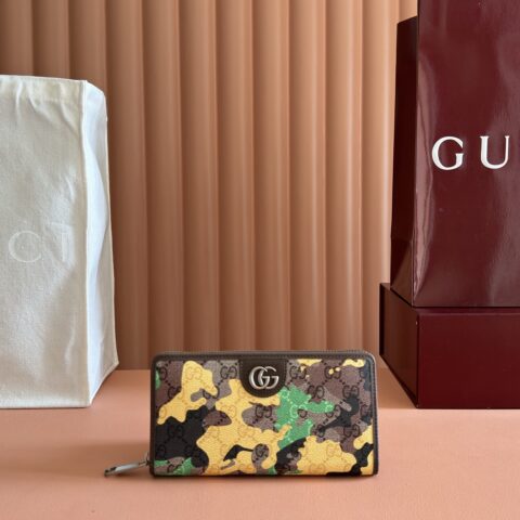 GUCCI 全拉链钱包以大理石纹GG字母图案涂层织物打造 型号:834694 红迷彩/pvc