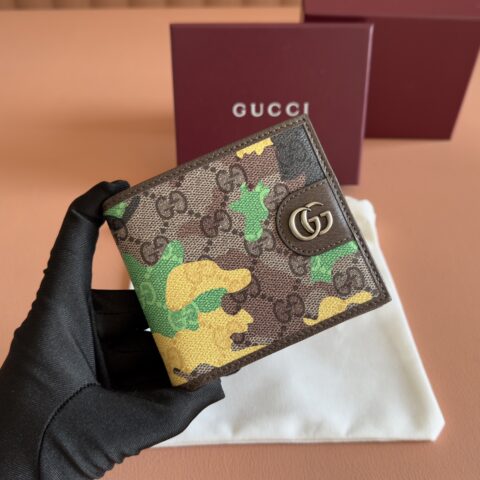 GUCCI 双折钱包以大理石纹GG字母图案涂层织物打造 型号：834271绿迷彩/pvc