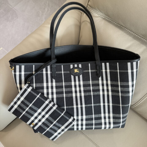 Burberry 双面两用Bloomsbury托特包 型号6061