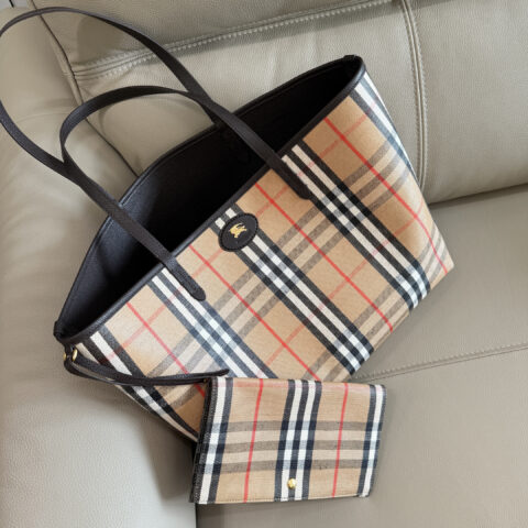 Burberry 双面两用Bloomsbury托特包 型号6061
