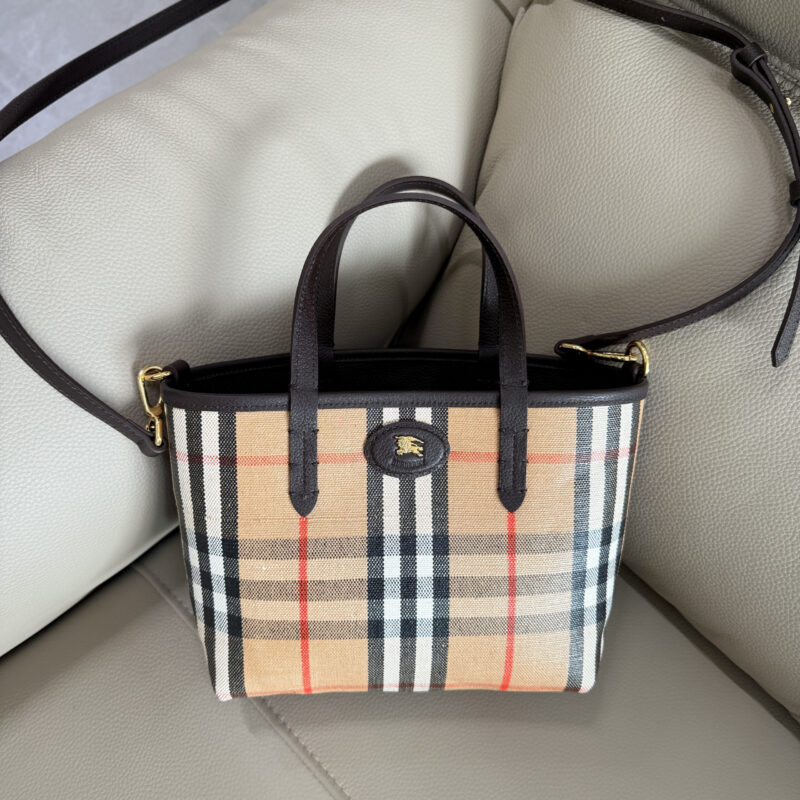 Burberry 新款双面迷你托特包 型号6291