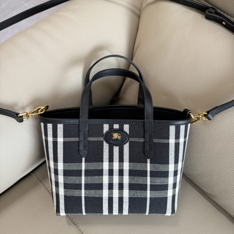Burberry 新款双面迷你托特包 型号6291