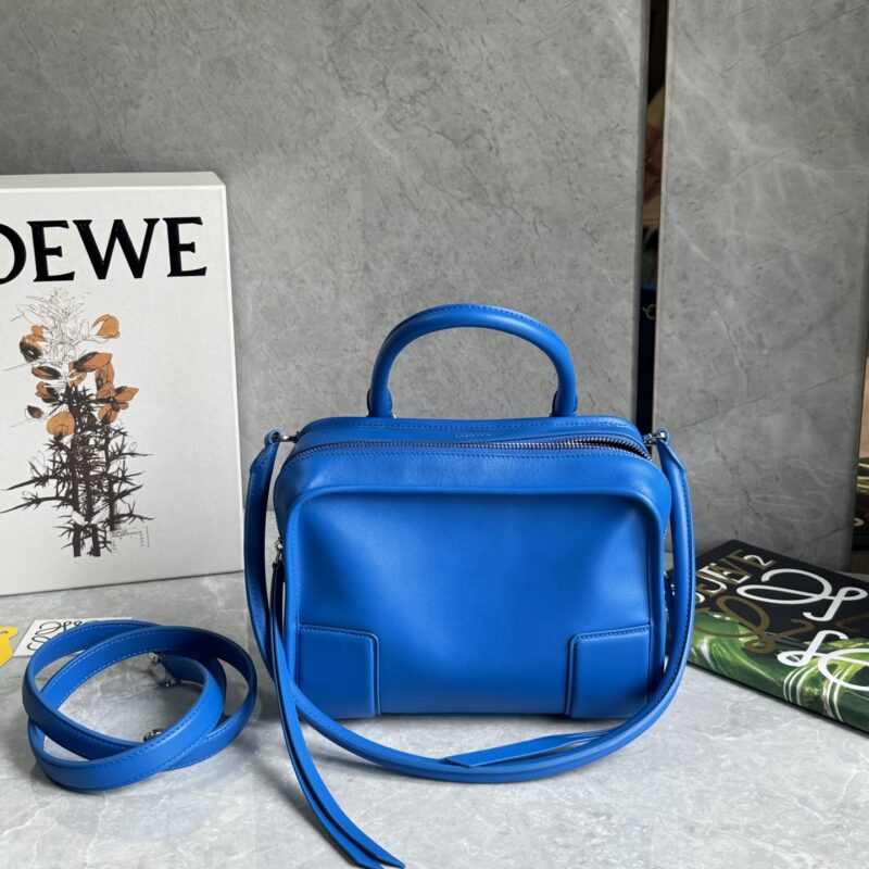 LOEWE 𝐴𝑚𝑎𝑧𝑜𝑛𝑎 180重新诠释 L家传奇手袋 0812克莱因蓝