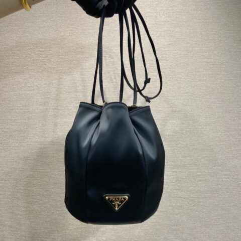 PRADA 丝绸水桶包🎉1BE103新品