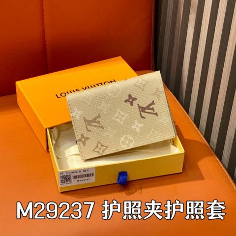 【原单精品】M29237杏灰色 丝印护照夹护照套