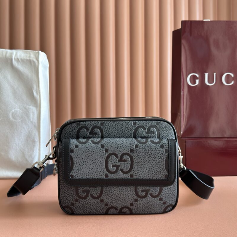GUCCI 灰色和黑色斜挎包以经典牛皮革匠心打造 型号：794088 克灰荔枝全皮/原厂皮