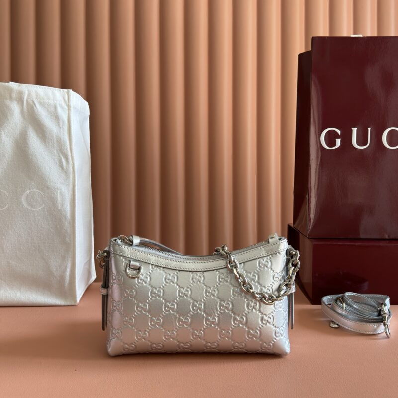 GUCCI GG Emblem系列 型号:851631银色/压花