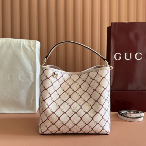 GUCCI GG Emblem系列 型号：815103 粉色/安可拉红