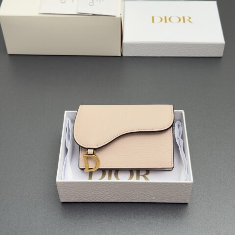 DIOR Bloom马鞍卡夹系列 型号：S5611  胭脂粉山羊纹/小牛皮