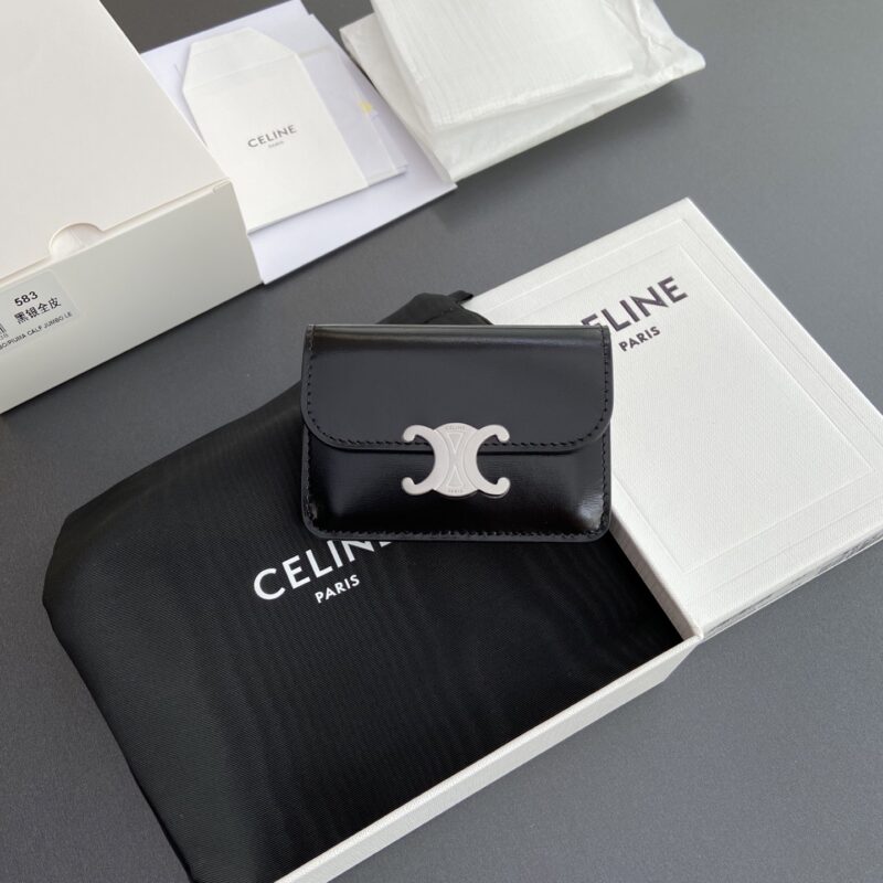CELINE TRIOMPHE亮泽牛皮革翻蓋卡包 编号:10I582CPJ.04LU 583 黑銀