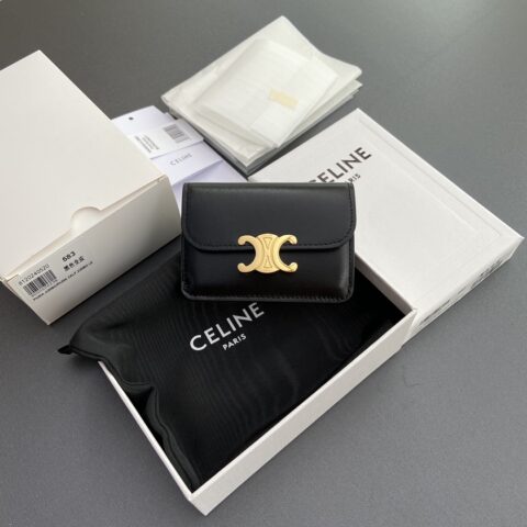 CELINE TRIOMPHE亮泽牛皮革翻蓋卡包 编号:10I582CPJ.04LU 583黑全皮