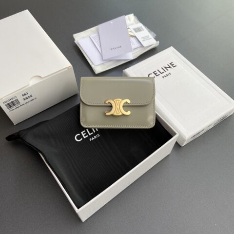 CELINE TRIOMPHE亮泽牛皮革翻蓋卡包 编号:10I 582 CPJ.04LU 583灰綠色全皮